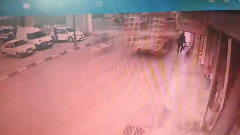 Manisa'da Lise Öğrencisi Ölümden Döndü: Korku Dolu Anlar Kamerada