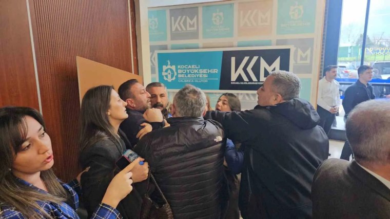 Kocaeli Büyükşehir Meclisinde Gergin Anlar: CHP'li Üye Küfür Etti