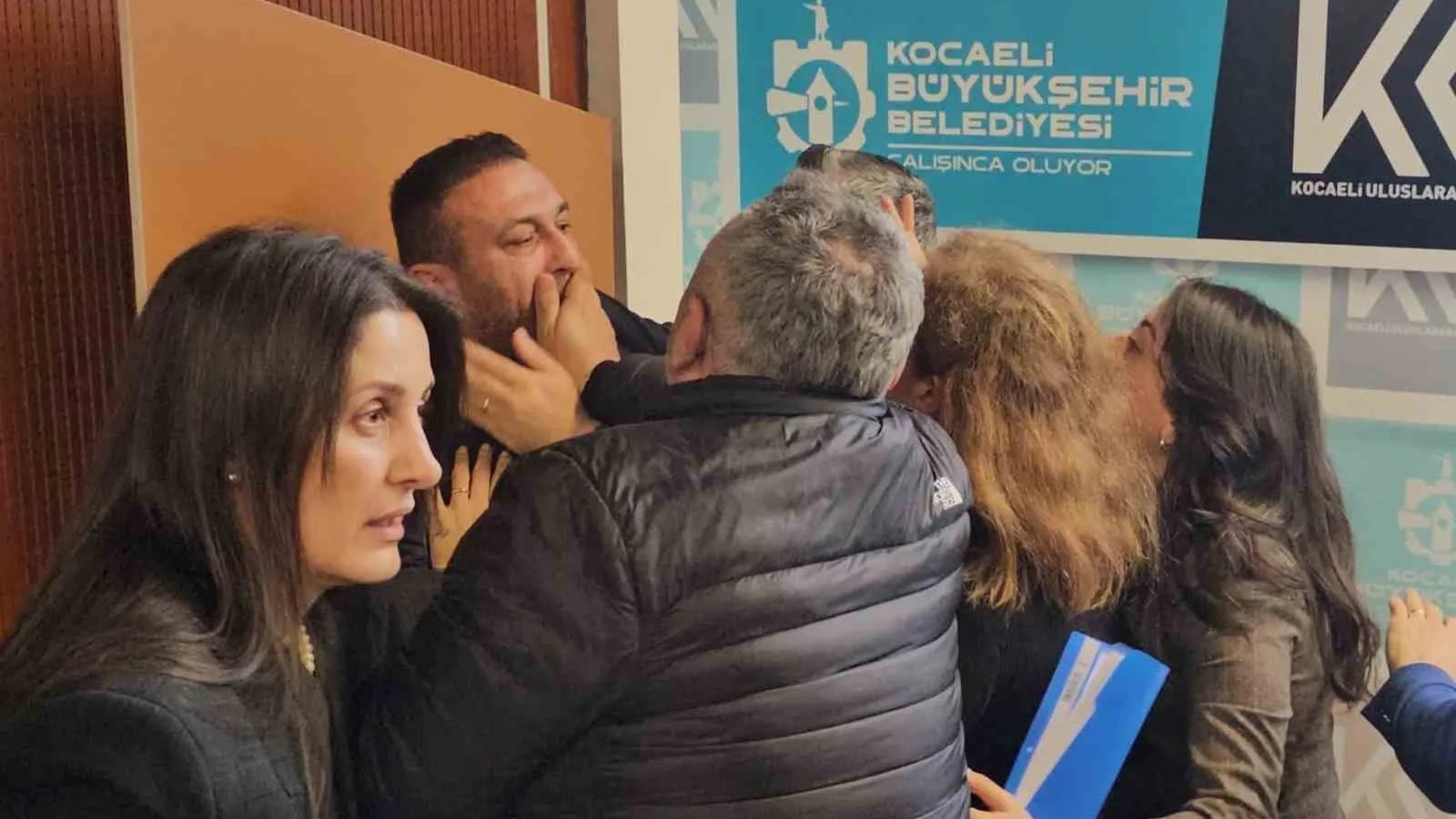 Kocaeli Büyükşehir Meclisinde Gergin Anlar: CHP'li Üye Küfür Etti