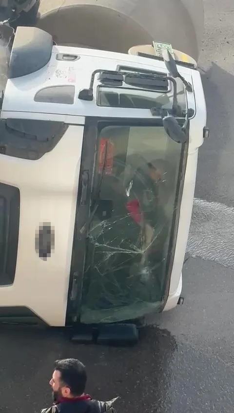 Kocaeli'de Devrilen Beton Mikserinden Balyozla Kurtuluş