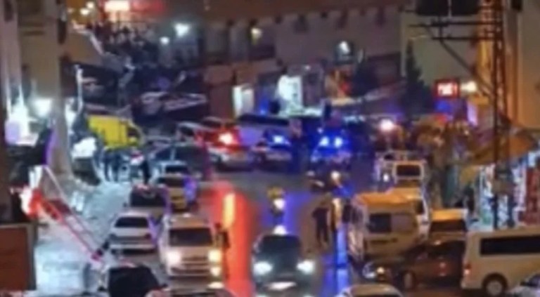 Gaziantep'te Düğün Salonu Önünde Silahlı Saldırı: Genç Ağır Yaralandı