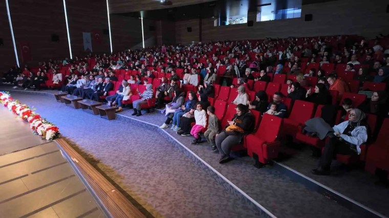 Çayırova'da Türk Halk Müziği Korosu Konseri İlgi Gördü