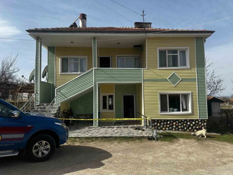 Kırşehir'de Şizofreni Hastası Olduğu İddia Edilen Kişi Babasını Öldürdü