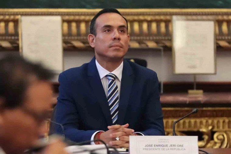 Peru Kongresi Devlet Başkanı Jose Jeri'yi Görevden Aldı