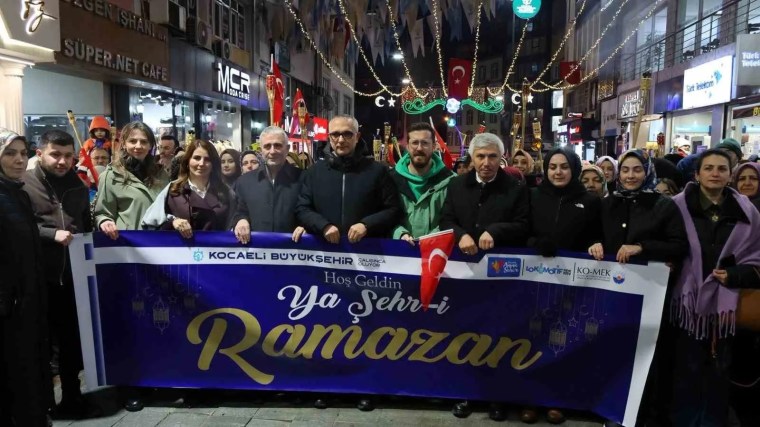 Gebze'de Ramazan Ayı Fener Alayı Yürüyüşüyle Karşılandı
