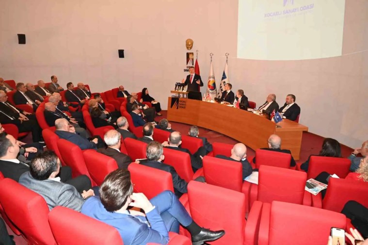 Kürşad Tüzmen: Türkiye Sanayisinde Nitelikli Eleman Eksikliği