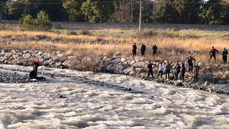 Hatay'da Köprüden Düşen Çocuk Akıntıya Kapılarak Hayatını Kaybetti