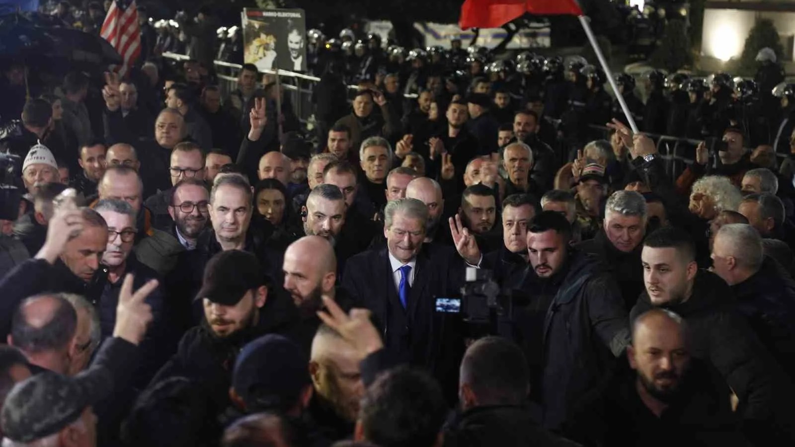 Arnavutluk'ta Hükümet Karşıtı Protestolar Çatışmaya Dönüştü