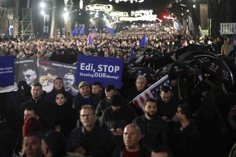 Arnavutluk'ta Hükümet Karşıtı Protestolar Çatışmaya Dönüştü