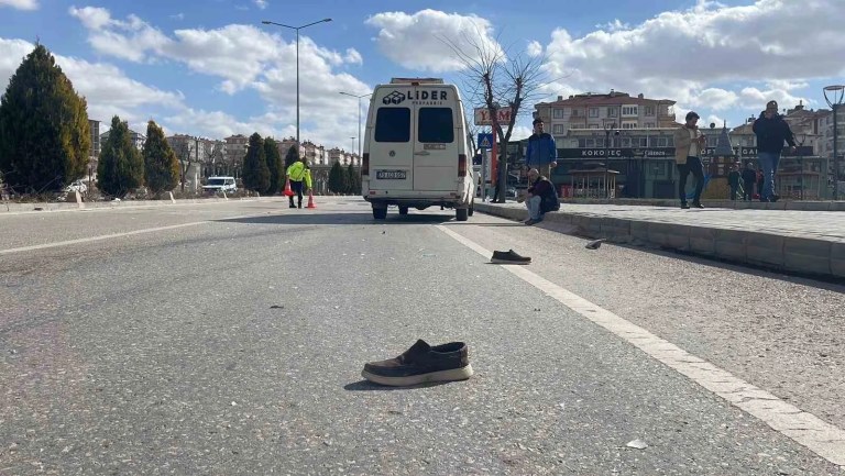 Karaman'da Minibüs Kazasında 57 Yaşındaki Adam Hayatını Kaybetti