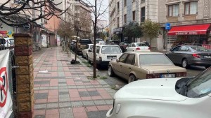 Kağıthane'de Sürücüsüz Araç Kazası: Sürücü Kendi Aracının Altında Kaldı