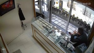 Bursa'da Kuyumcu Soygunu Girişimi Güvenlik Kamerasında