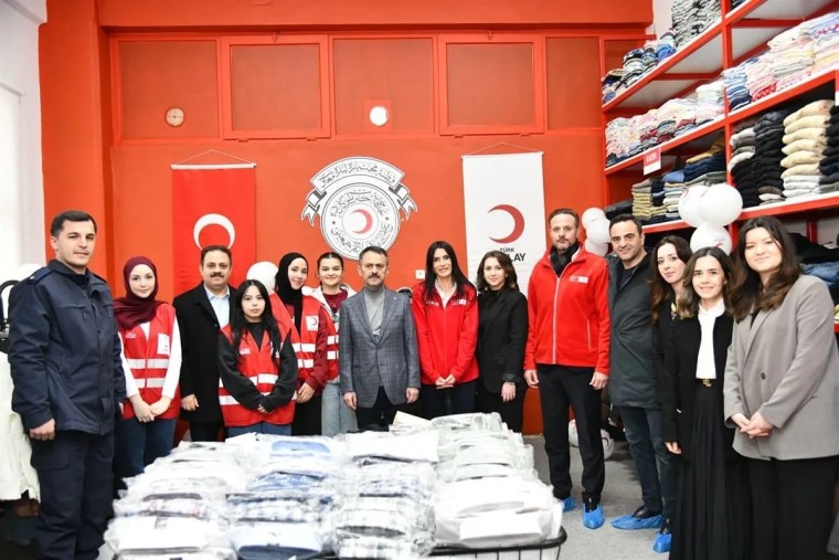 Başiskele'de Dayanışma Mağazası Açıldı