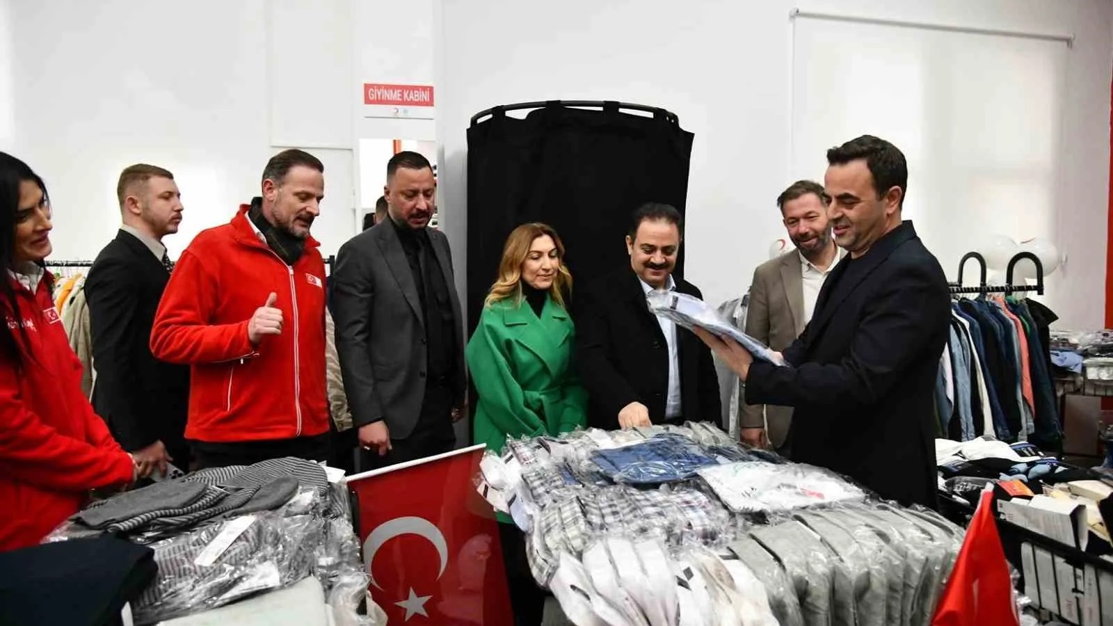Başiskele'de Dayanışma Mağazası Açıldı