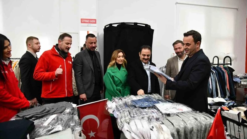 Başiskele'de Dayanışma Mağazası Açıldı