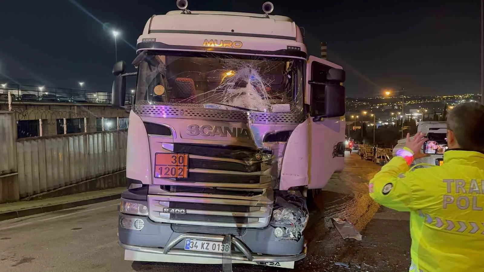 Kocaeli'de Freni Boşalan Tanker Zincirleme Kazaya Yol Açtı