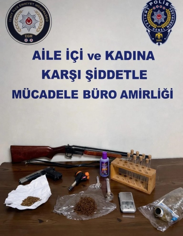 Kocaeli'de Suç Kayıtlı Şüphelinin Evinde Silah ve Uyuşturucu Bulundu