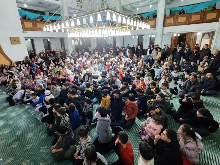 Gölcüklü Çocuklar Ramazan Coşkusunu Camilerde Yaşıyor