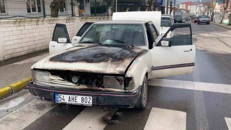 Kocaeli Körfez'de Seyir Halindeki Araçta Yangın Çıktı