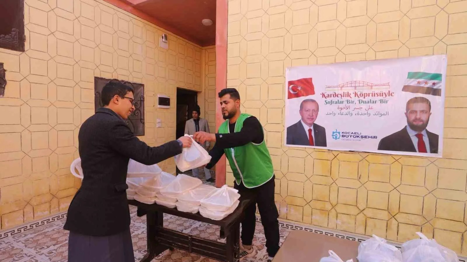 Suriye Rakka'da İftar Sofraları Dayanışma Mesajı Veriyor