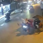 Adana'da Motosiklet Kazası Kameralara Yansıdı