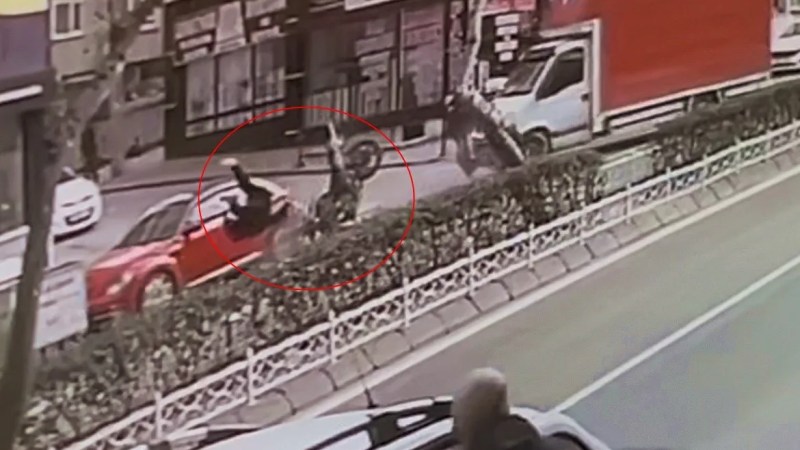 Tekirdağ Çorlu'da Motosiklet Kazası: Kamyonet ve Otomobile Çarptı