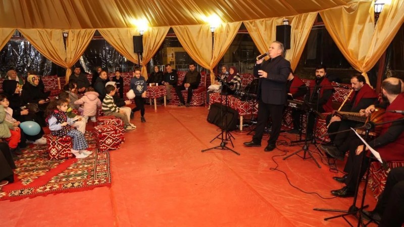 Kartepe'de İlahi Dinletisi Gönüllere Dokundu