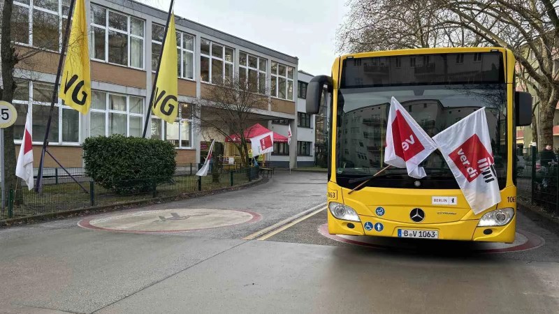 Almanya'da Toplu Taşıma Çalışanlarının İki Günlük Grevi Başladı
