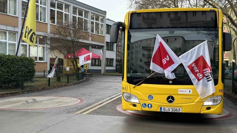 Almanya'da Toplu Taşıma Çalışanlarının İki Günlük Grevi Başladı