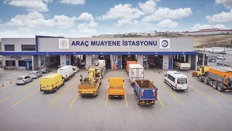Gebze ve Gölcük’te TÜVTÜRK krizi: Sistem çöktü, vatandaşlar saatlerce bekledi