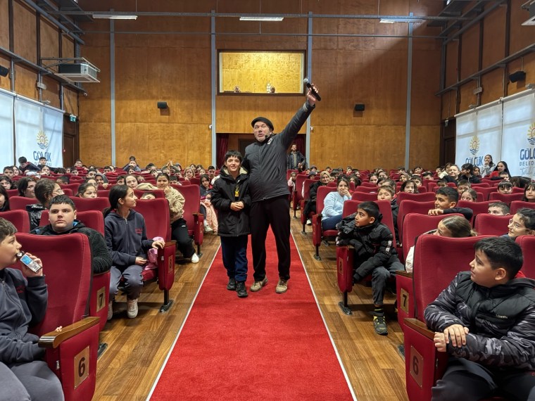 Kütüphaneler Haftası’nda Gölcük’te tiyatro etkinliği