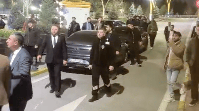AK Parti’de iftar sonrası gençler arasında kavga çıktı!