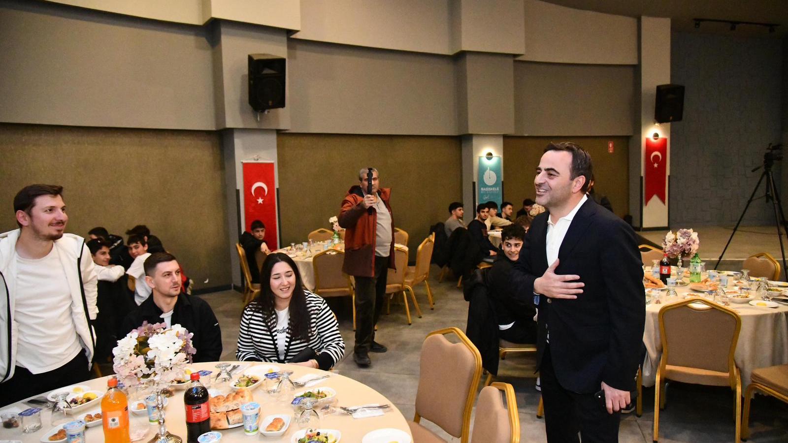 Başiskele’de gençlik iftarında mesaj: “Mescid-i Aksa’yı bu milletin evlatları özgürleştirecek”