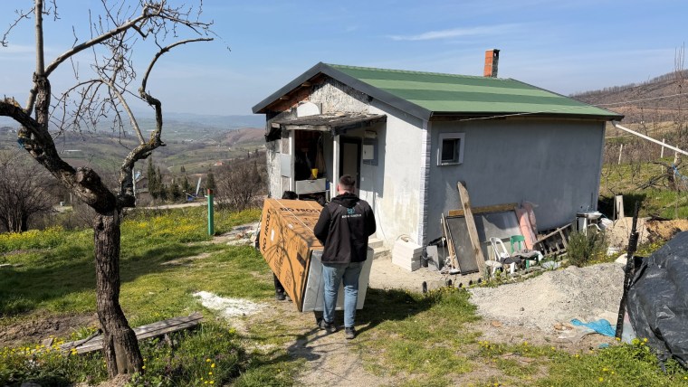 Büyükşehir’den yangın mağduru aileye hayat veren destek