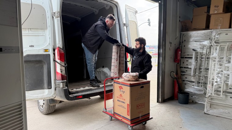 Büyükşehir’den yangın mağduru aileye hayat veren destek