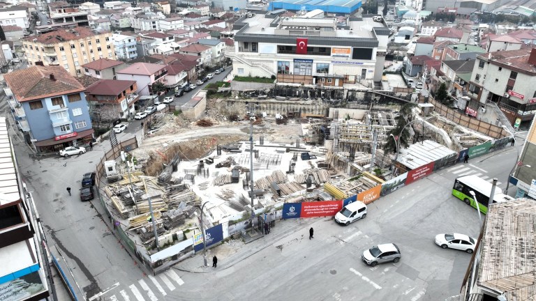Dilovası’na dev yatırım: Yeni Kent Meydanı yükseliyor