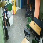 Afyonkarahisar'da 17 Yaşındaki Genç İnternet Kafede Bıçaklandı