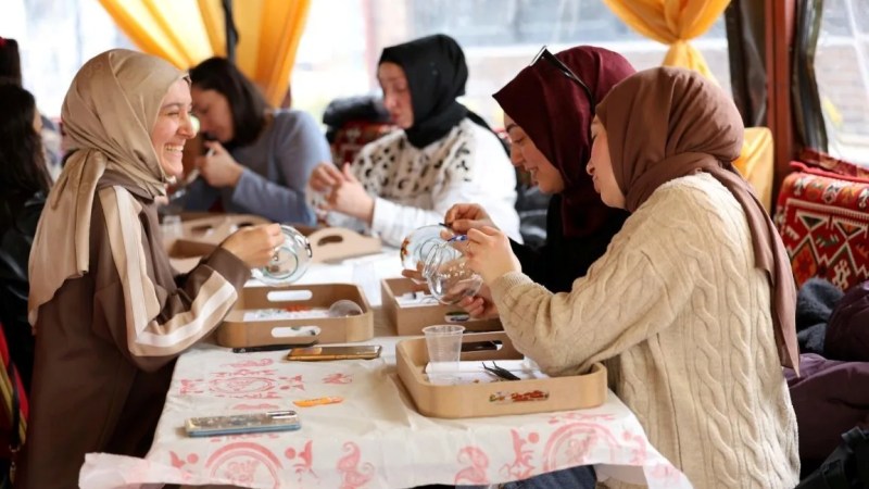 Kartepe'de Otağ Çadırında Geleneksel Sanatlar Canlanıyor