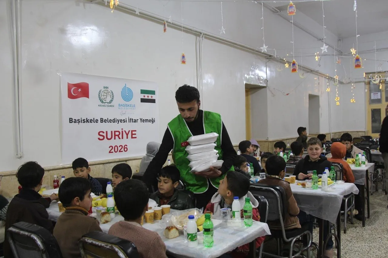 Başiskele Belediyesi Suriye'de İftar Sofrası Kurdu