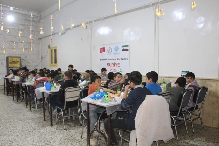 Başiskele Belediyesi Suriye'de İftar Sofrası Kurdu