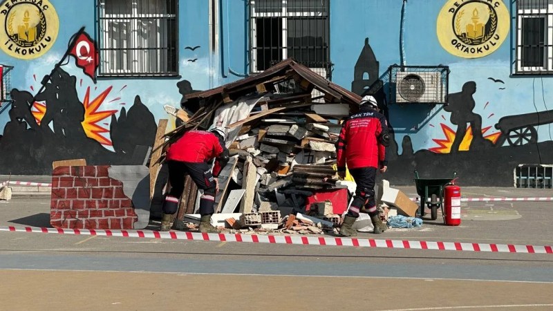 Çayırova'da Okullarda Arama Kurtarma Tatbikatı Düzenlendi