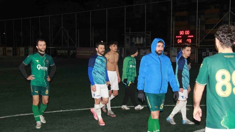 Kocaeli'de Futbolcuların İlginç Davranışları İnceleniyor