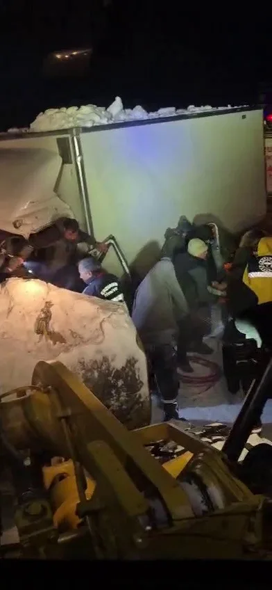 Karayazı'da Yoğun Kar Yağışı Kazaya Neden Oldu: 1 Ölü