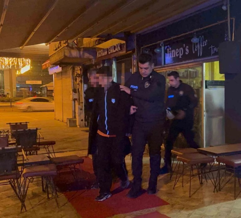 Kayseri'de Hırsızlık İçin Girdiği Kafede Rahatça Vakit Geçiren Şahıs Yakalandı