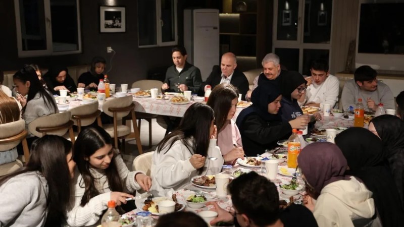 Kartepe’de Gençler Bir Sofra Bir Hikaye İftarında Buluştu