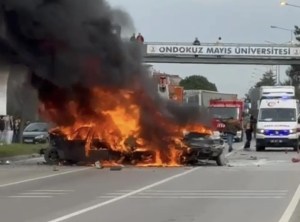 Samsun'da Zincirleme Kaza: Üç Araç Yandı, Dört Yaralı
