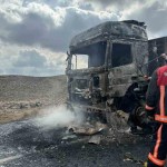 Diyarbakır'da Seyir Halindeki Tır Alev Aldı