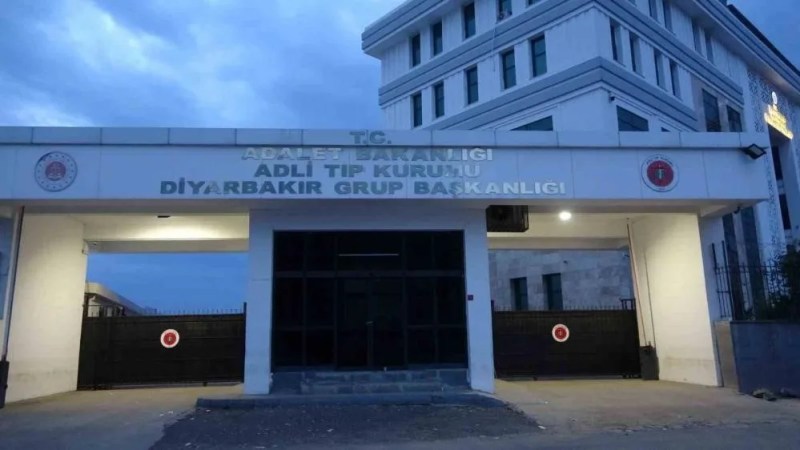 Diyarbakır'da Akraba Aileler Arasında Silahlı Kavga: 1 Ölü, 3 Yaralı