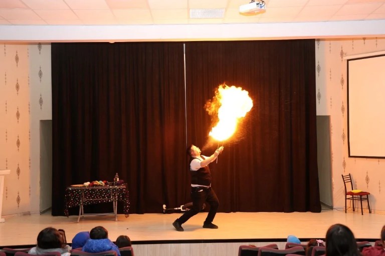 Kartepe'de Çocuklar Ramazan Etkinliklerinde Tiyatro ile Buluştu