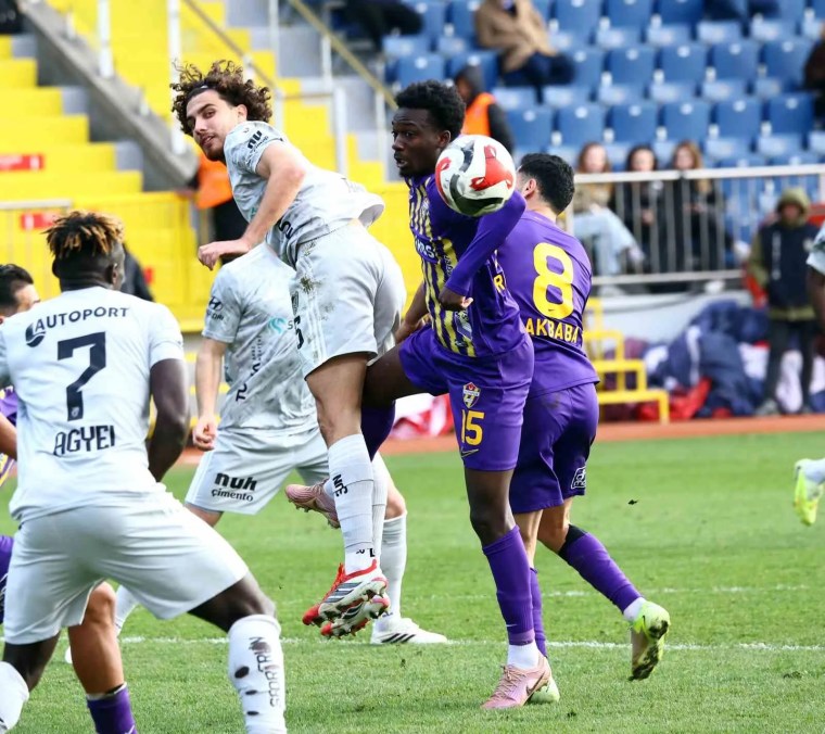 Trendyol Süper Lig'de Kocaelispor Eyüpspor'u Tek Golle Geçti